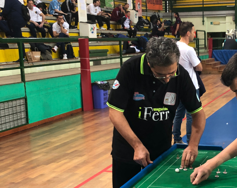 massimo balestrieri in azione al torneo di subbuteo